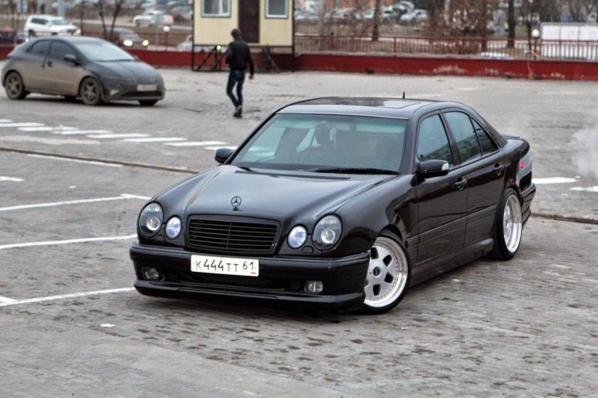 Mercedes-Benz w210