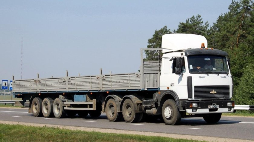 МАЗ 6422 С бортовым полуприцепом