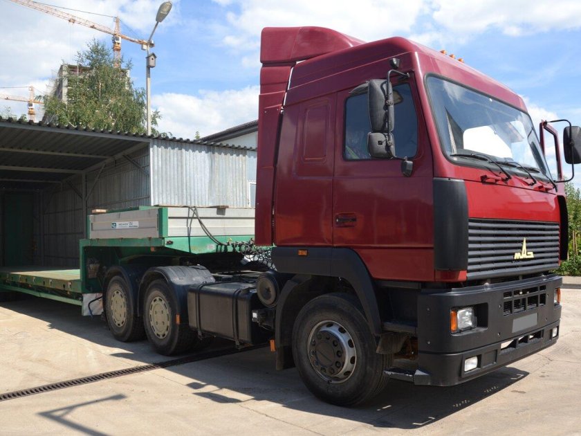 МАЗ 6430 красный