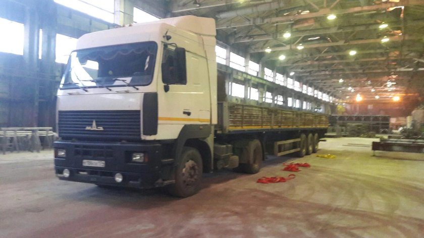 МАЗ 5440 С бортовым полуприцепом