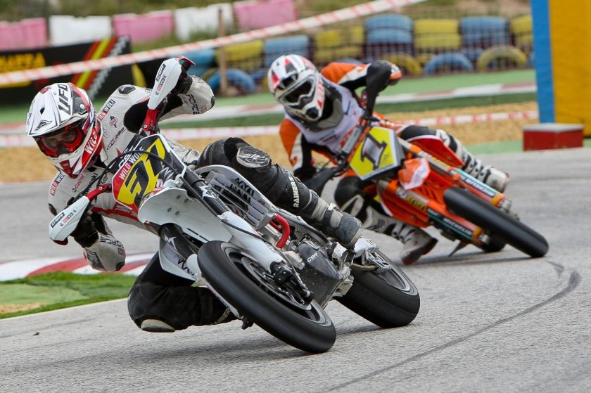 Супермото гонка