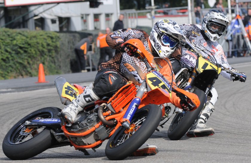 Мотоцикл КТМ супермото