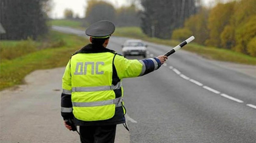 Полицейский на дороге