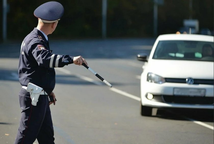 Сотрудник ГИБДД