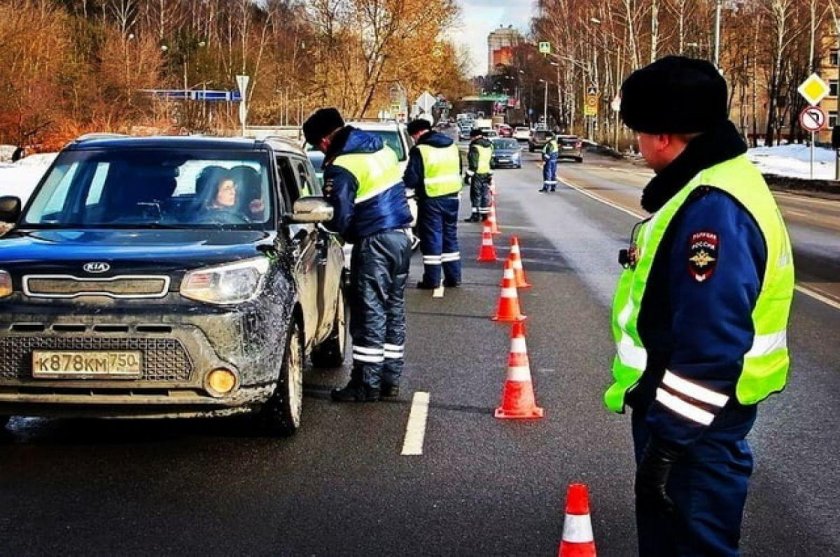 Сотрудник ГИБДД