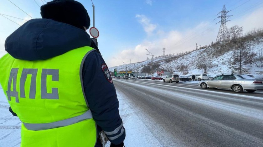 Гаишник на дороге