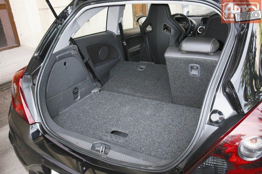 Опель Корса 2007 багажник