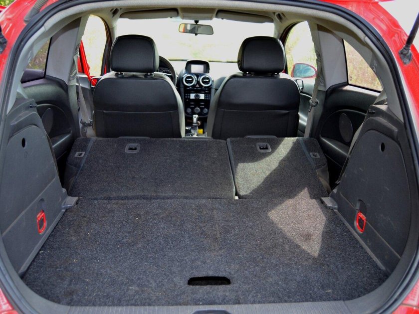 Опель Корса 2007 багажник