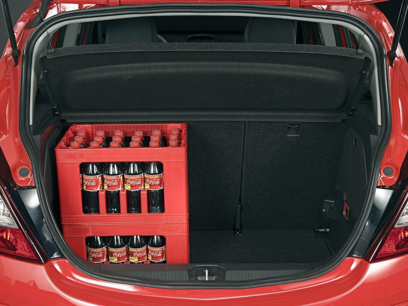 Опель Корса багажник