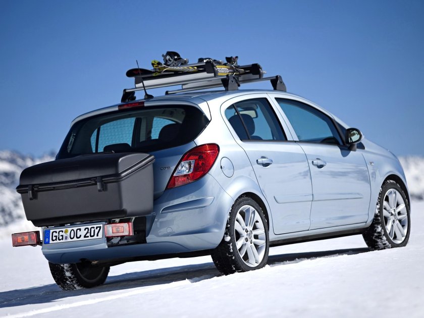 Опель Корса багажник