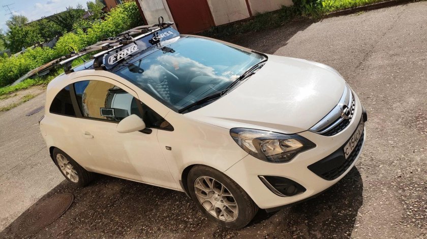 Опель Корса с панорамной крышей