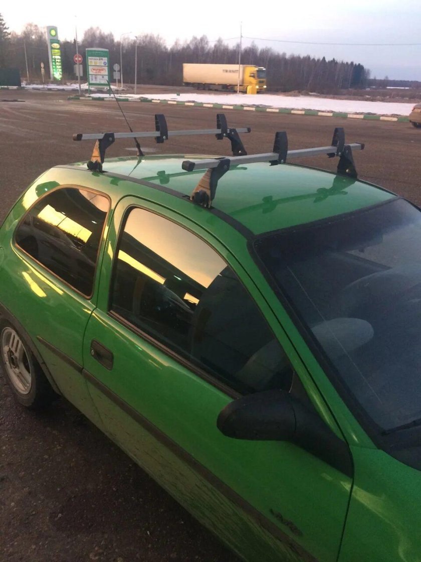Opel Corsa c багажник на крышу