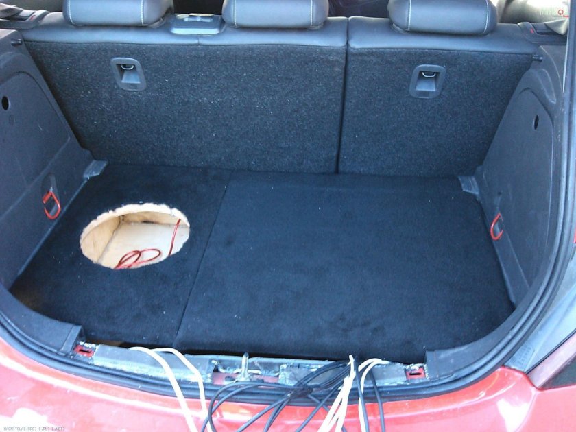 Сабвуфер в Опель Корса д