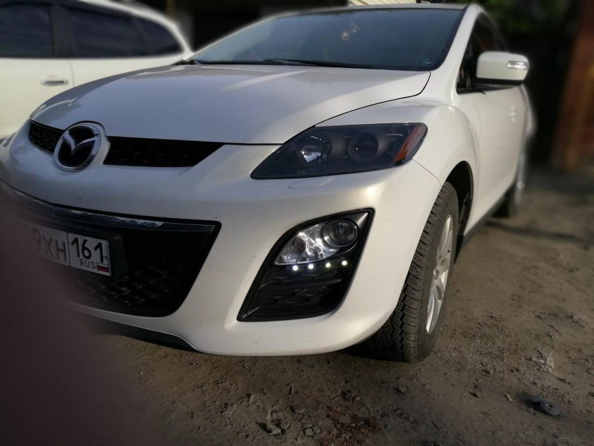 Mazda CX 7 черные фары