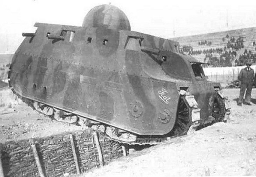 Фиат 2000 танк