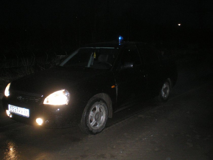 Черная Приора хэтчбек ночью