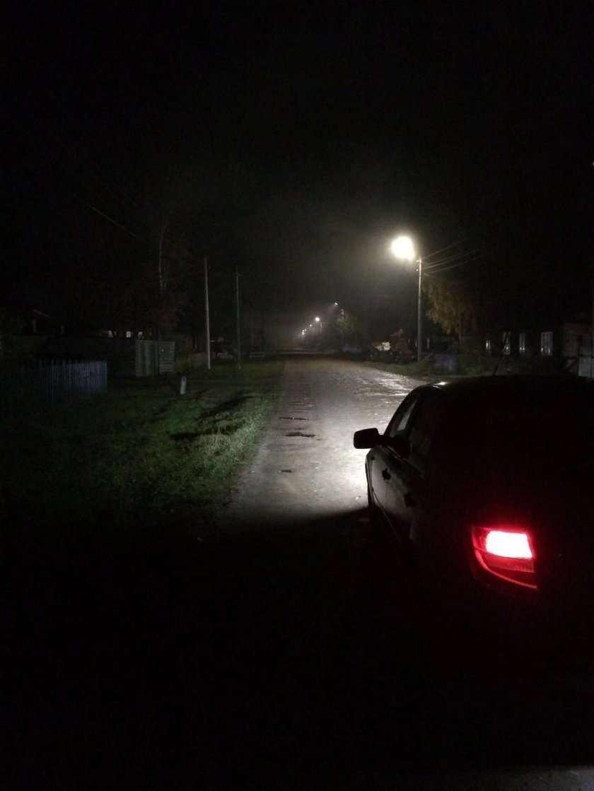 Машина в тумане ночью