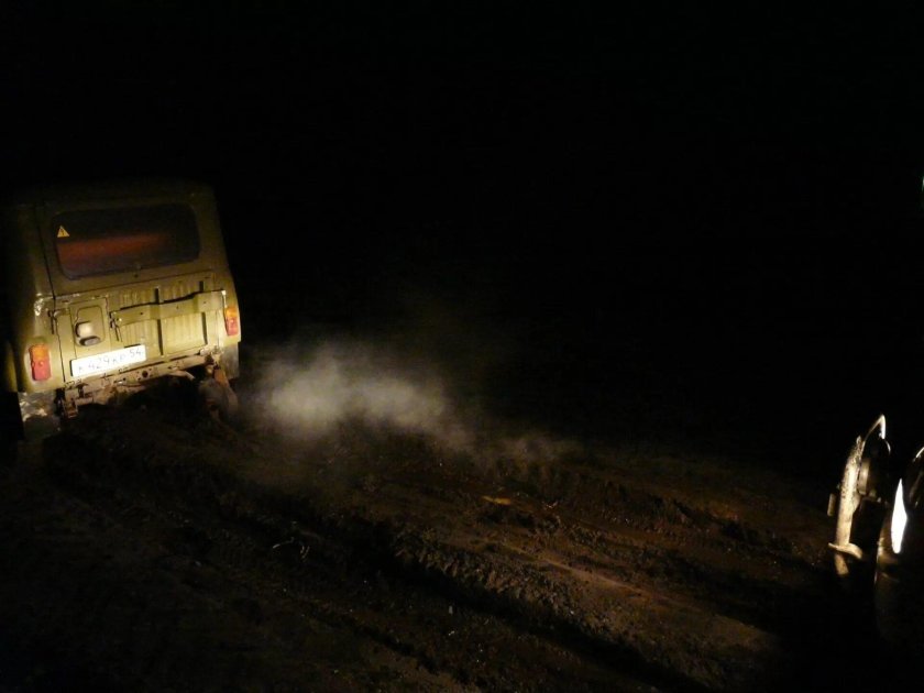 УАЗ В грязи ночью