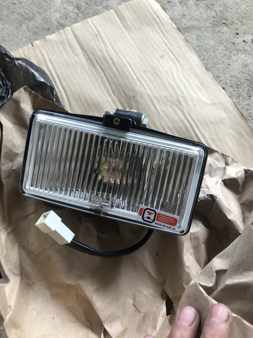 Фара противотуманная 3102-3743010