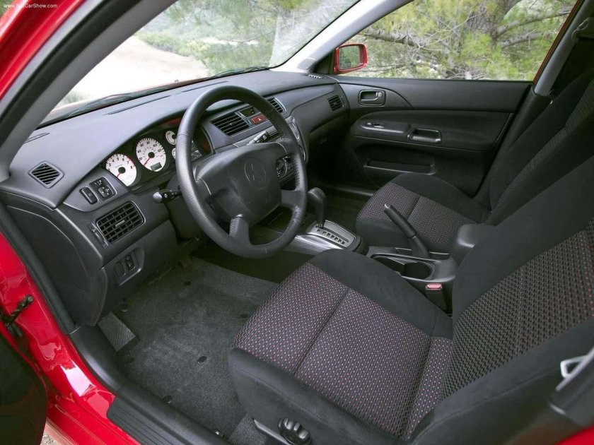 Mitsubishi Lancer 9 салон