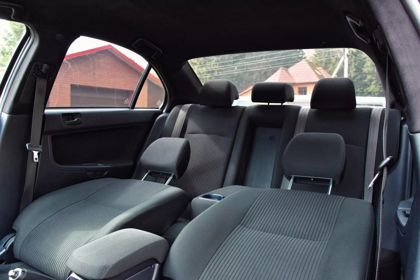 Lancer 10 салон сзади