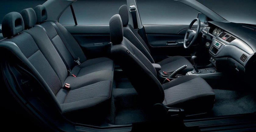 Ланцер 9 салон