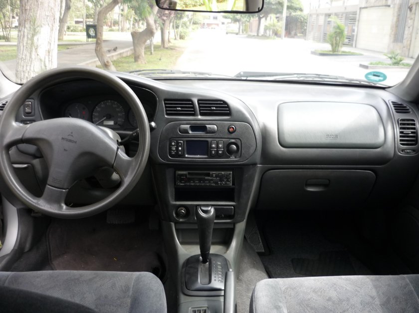 Mitsubishi Lancer 1997 салон
