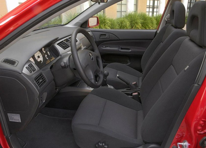Mitsubishi Lancer 9 универсал салон