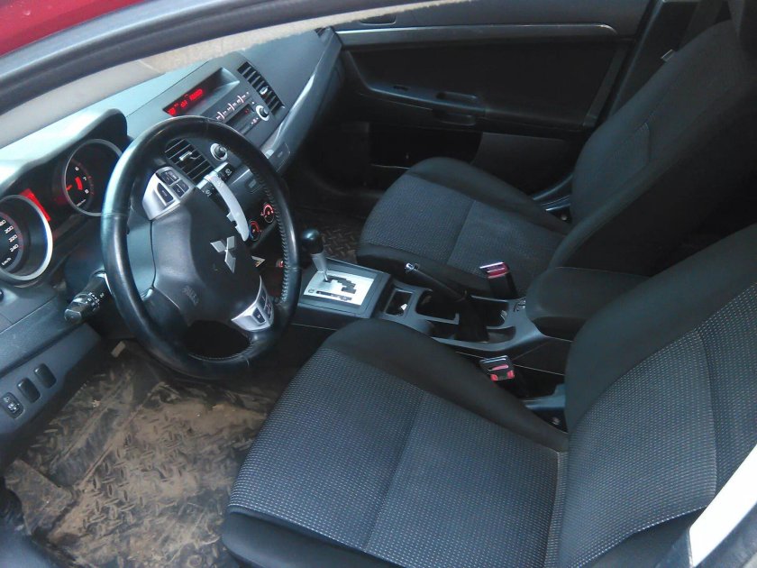 Lancer 10 Sportback Ralliart салон