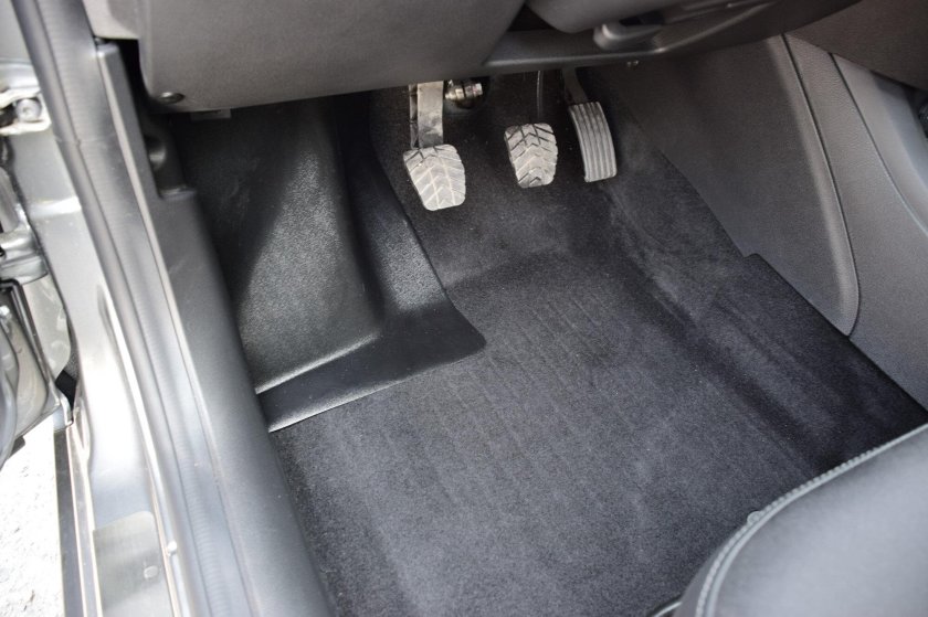 Защита ковролина Лада Веста седан