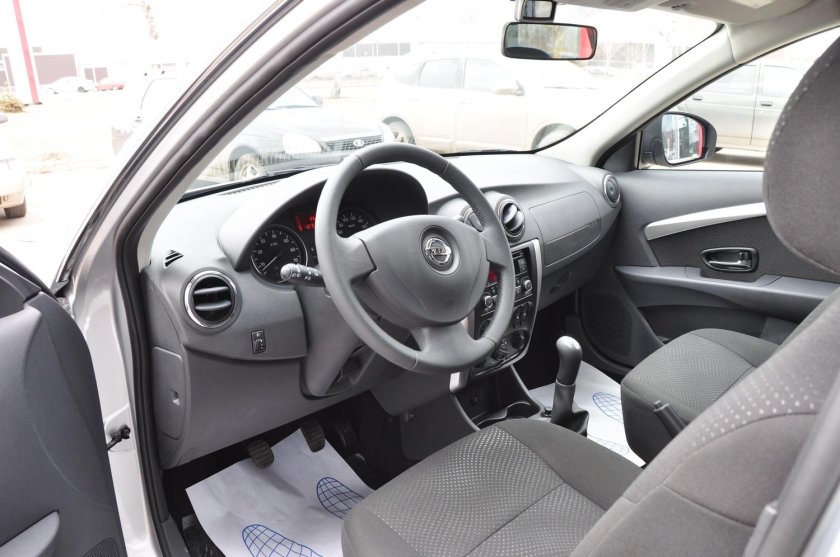 Ниссан Альмера Логан