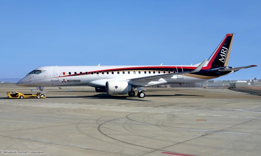 Самолет Митсубиси MRJ
