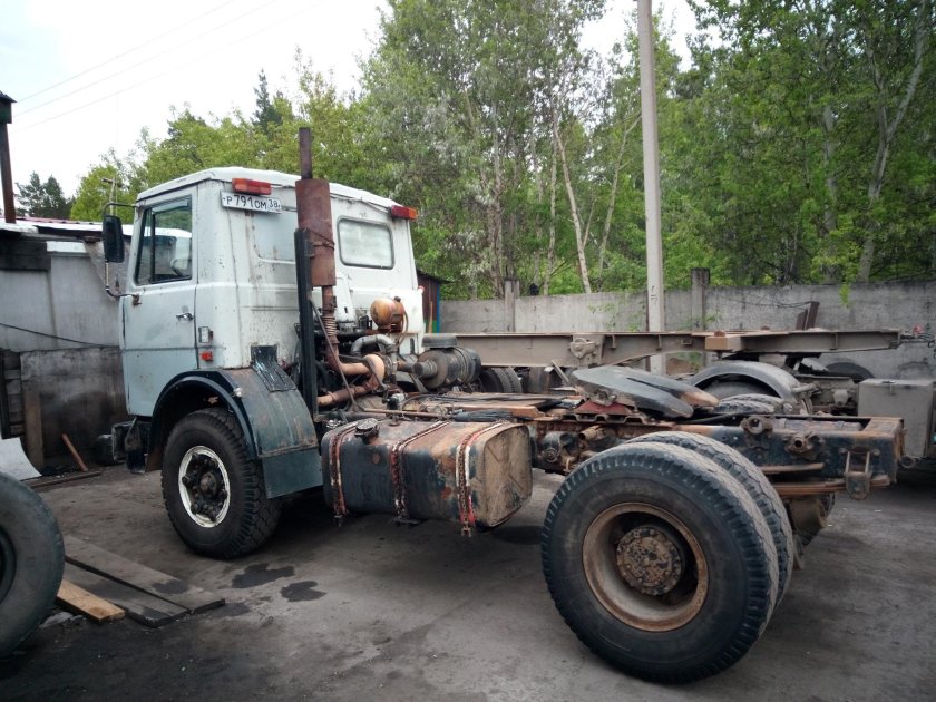 Седельный тягач МАЗ-54331