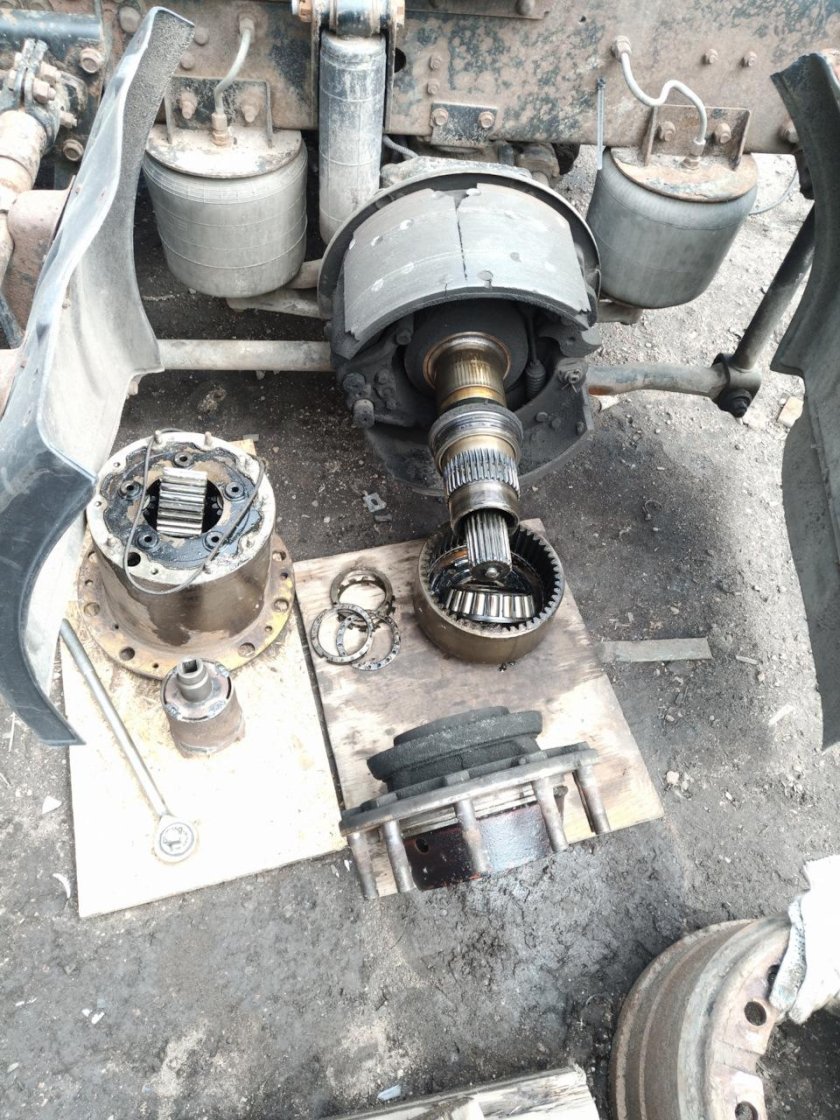 Замена колодок МАЗ 5440 задний