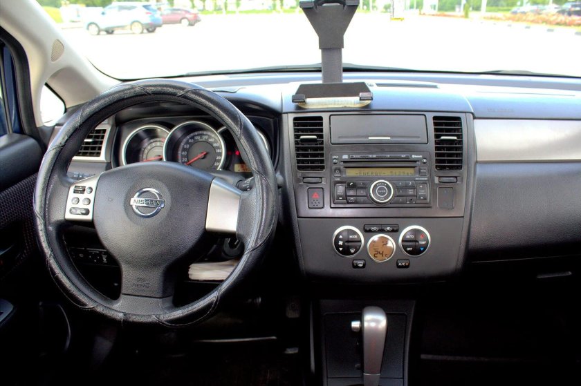 Nissan Tiida 2007 салон