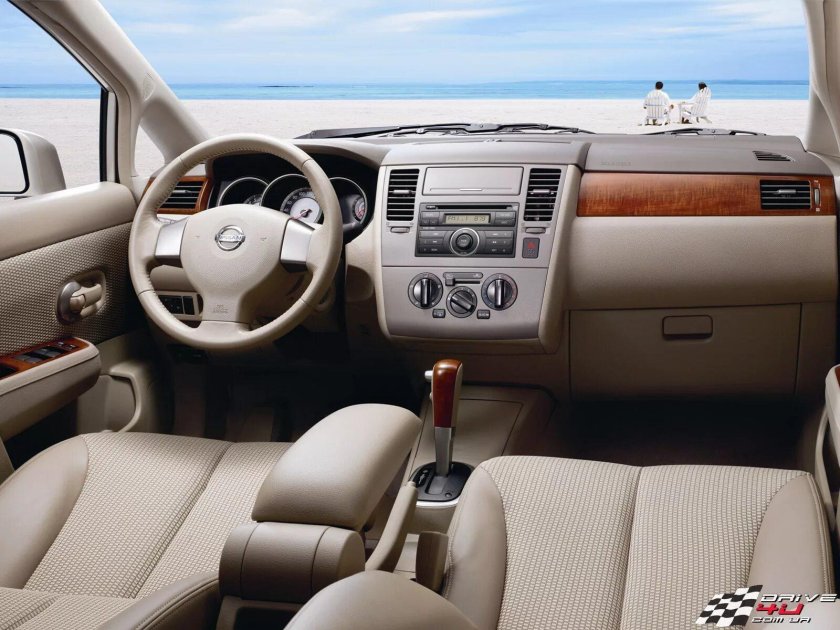 Nissan Tiida 2008 салон