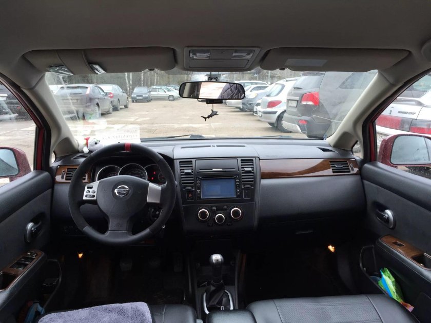 Ниссан Тиида 2008 салон