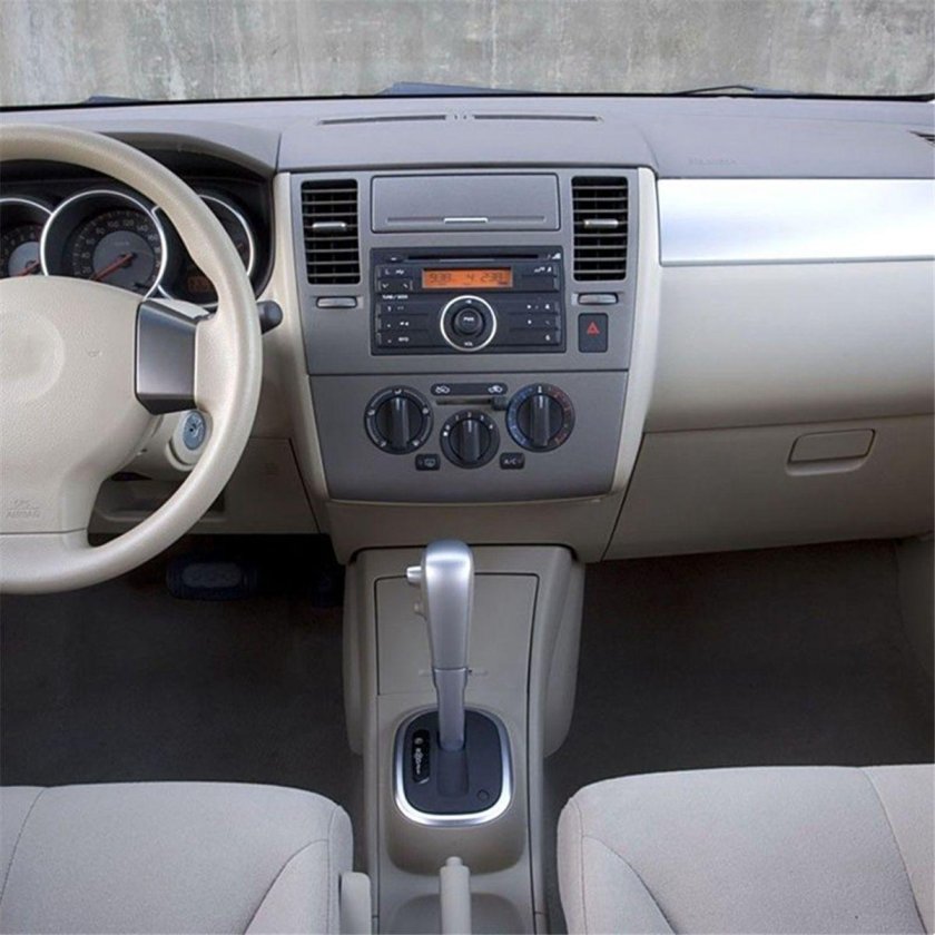 Nissan Tiida 2007 Interior