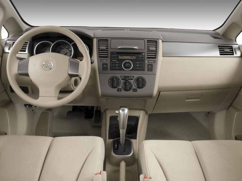 Ниссан Тиида 2008