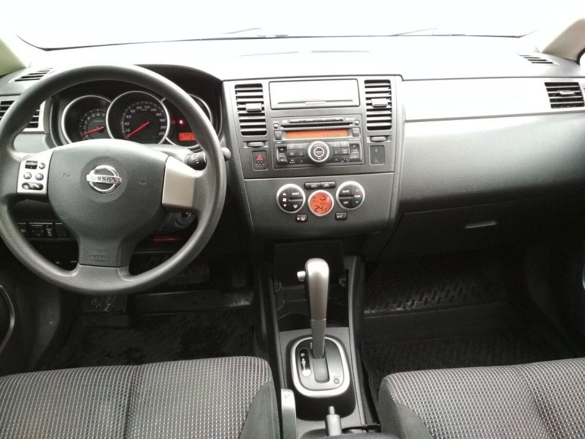 Nissan Tiida 2011
