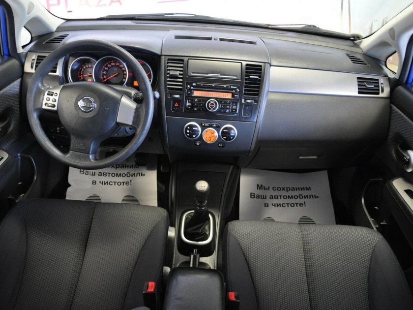 Nissan Tiida 2011 салон