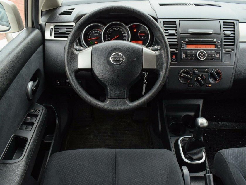 Ниссан Тиида 2012 салон