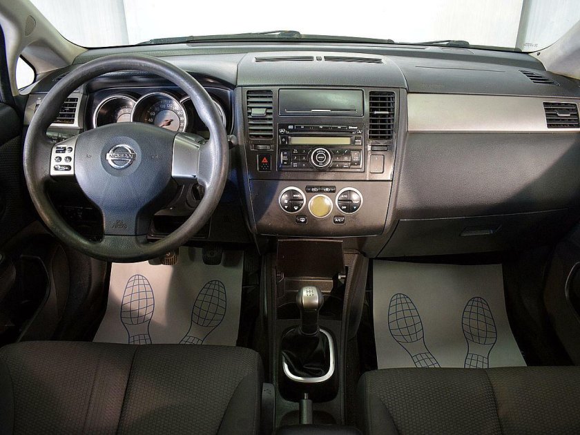 Nissan Tiida 2007 салон