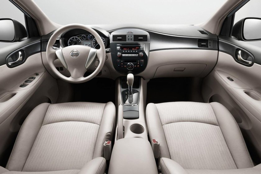 Nissan Tiida 2013 седан