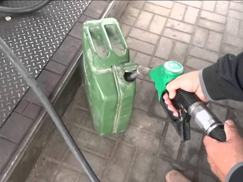 Бензин из канистры