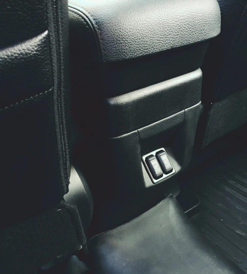 Митсубиси Аутлендер 3 с подогревом задних сидений