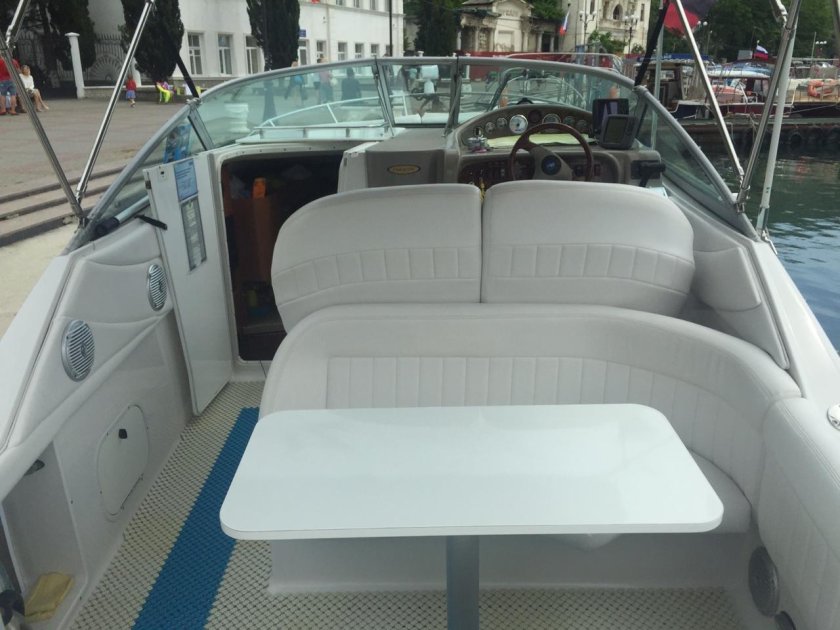 Катер four Winns