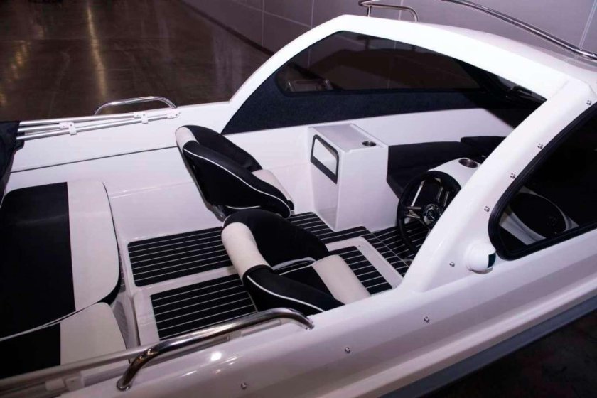 Катер Феникс 530 HT