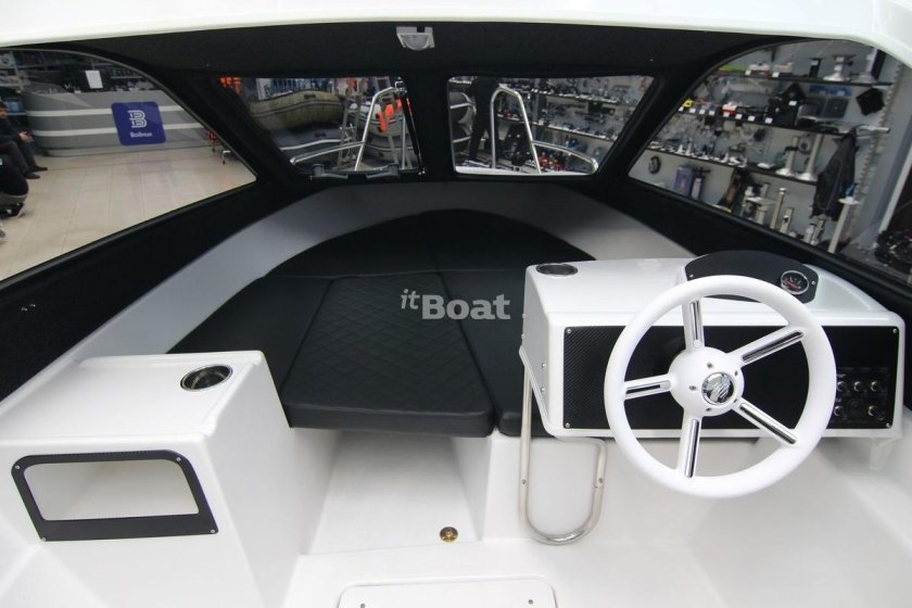 Катер Phoenix 530ht