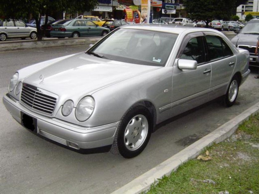 Мерседес е240 w210